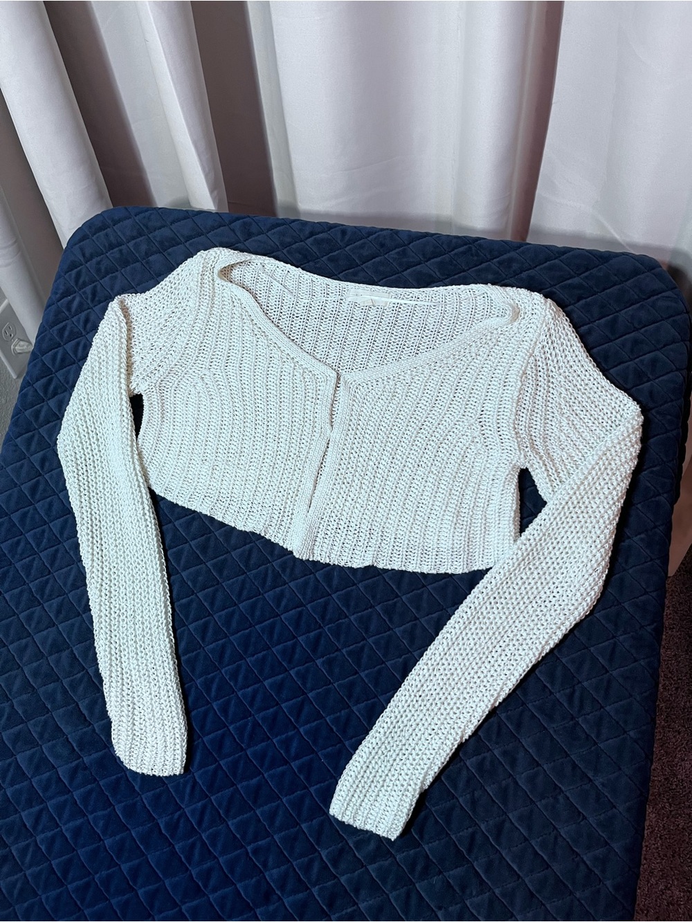 La Hearts Cropped V-Neck Knit Cardigan - White